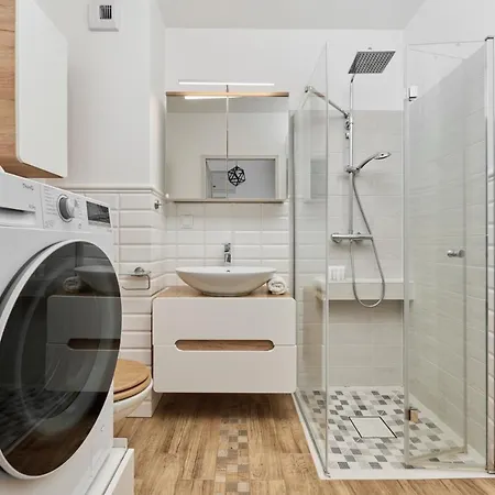 Spacious Suitable For Remote Work With Balcony & Parking By Renters Вроцлав