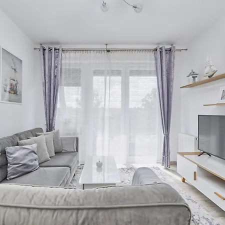 Spacious Suitable For Remote Work With Balcony & Parking By Renters * Вроцлав