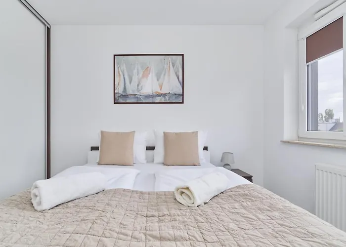 Spacious Suitable For Remote Work With Balcony & Parking By Renters * Вроцлав