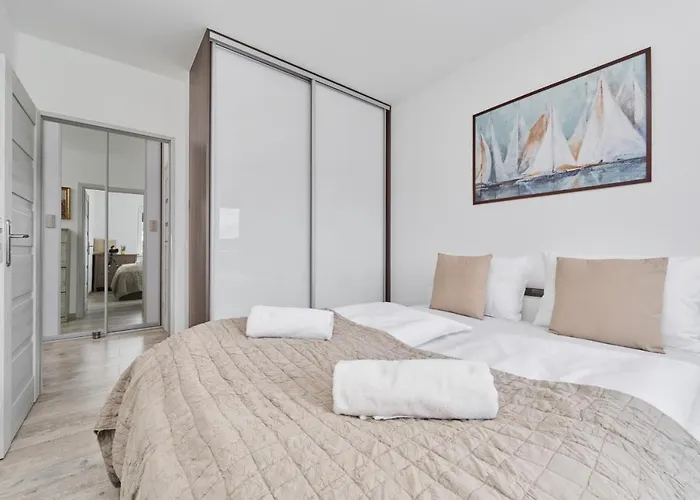 Spacious Suitable For Remote Work With Balcony & Parking By Renters Вроцлав