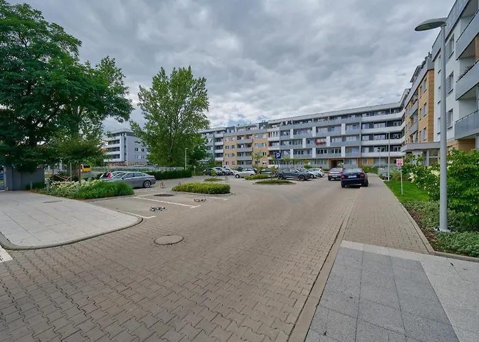 Spacious Suitable For Remote Work With Balcony & Parking By Renters Вроцлав