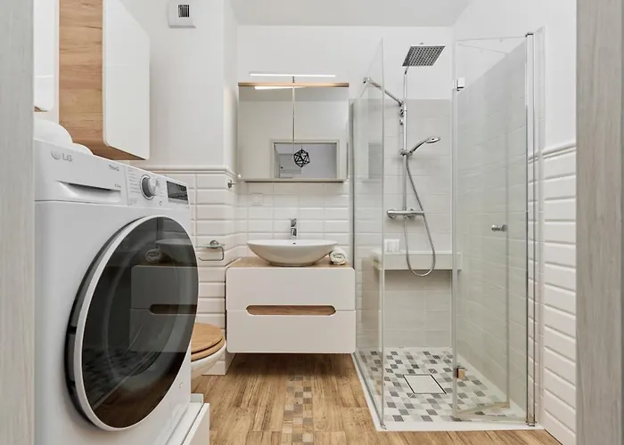 Spacious Suitable For Remote Work With Balcony & Parking By Renters Вроцлав