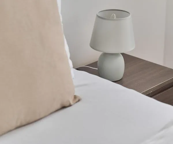 Spacious Suitable For Remote Work With Balcony & Parking By Renters Апартаменти *