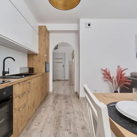 Apartment Spacious Suitable For Remote Work With Balcony & Parking By Renters Wroclaw