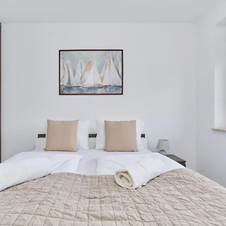 Spacious Suitable For Remote Work With Balcony & Parking By Renters * Wroclaw