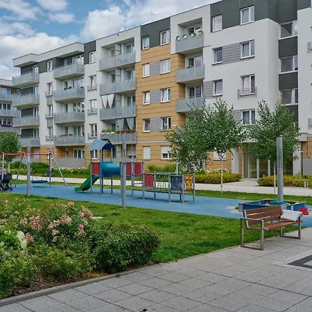 Apartamento Spacious Suitable For Remote Work With Balcony & Parking By Renters
