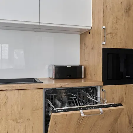 Apartamento Spacious Suitable For Remote Work With Balcony & Parking By Renters