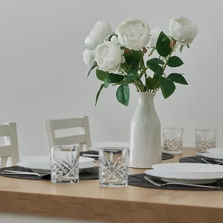 Apartamento Spacious Suitable For Remote Work With Balcony & Parking By Renters *