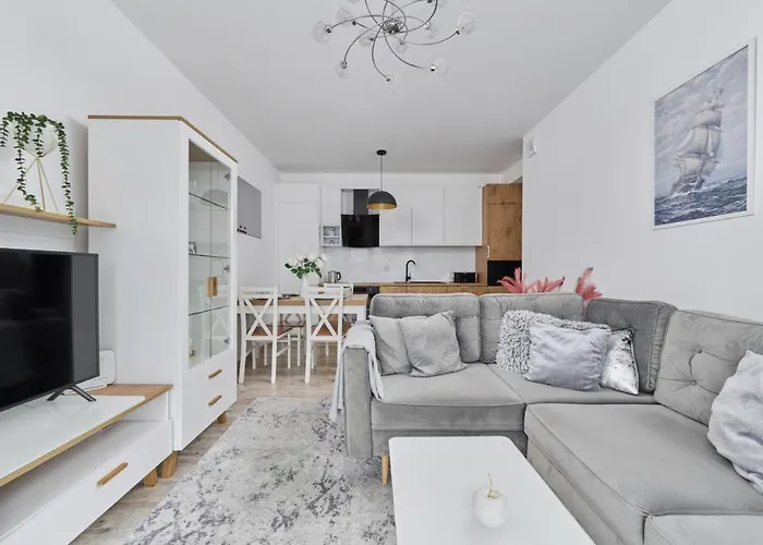 Spacious Suitable For Remote Work With Balcony & Parking By Renters