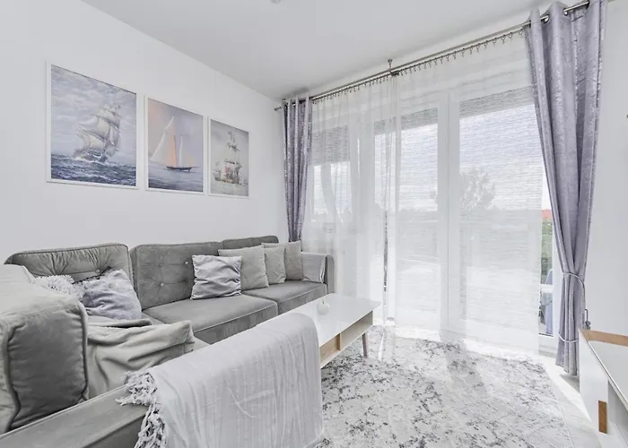 Spacious Suitable For Remote Work With Balcony & Parking By Renters 公寓 *