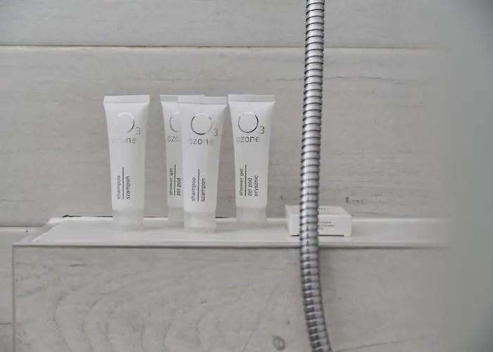 Spacious Suitable For Remote Work With Balcony & Parking By Renters 弗罗茨瓦夫